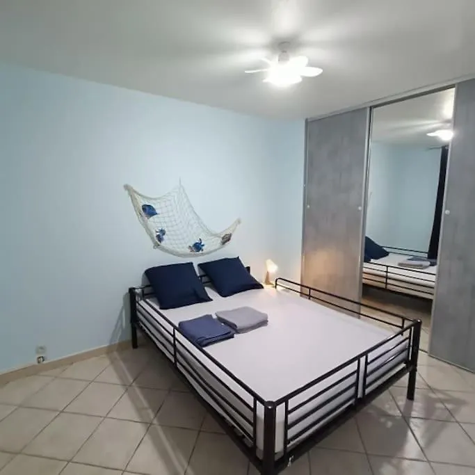 T3 Tout Equipe Avec Petit Balcon Marseille 0*,  France