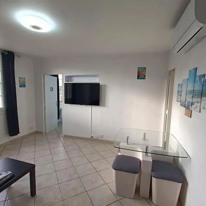 Apartment T3 Tout Equipe Avec Petit Balcon Marseille France