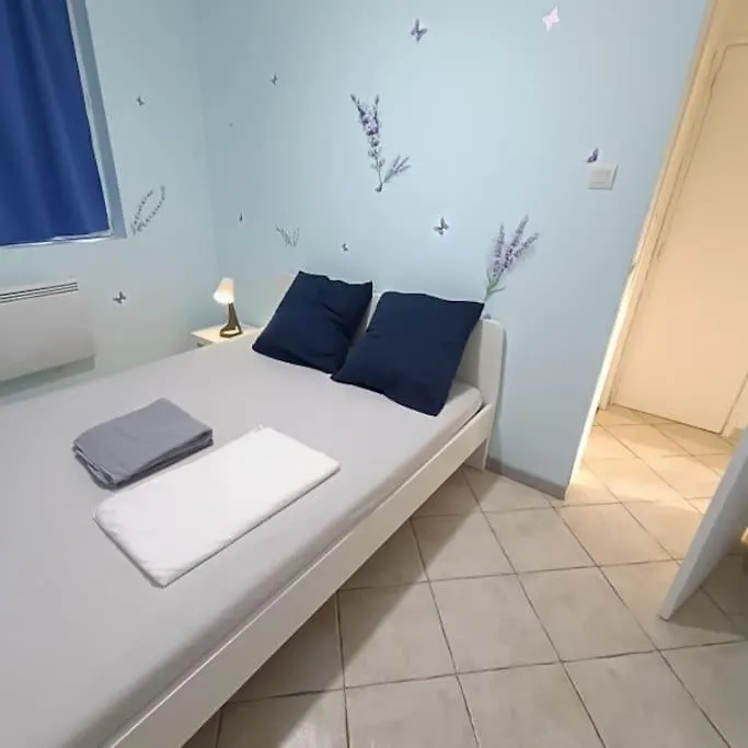 Apartment T3 Tout Equipe Avec Petit Balcon Marseille