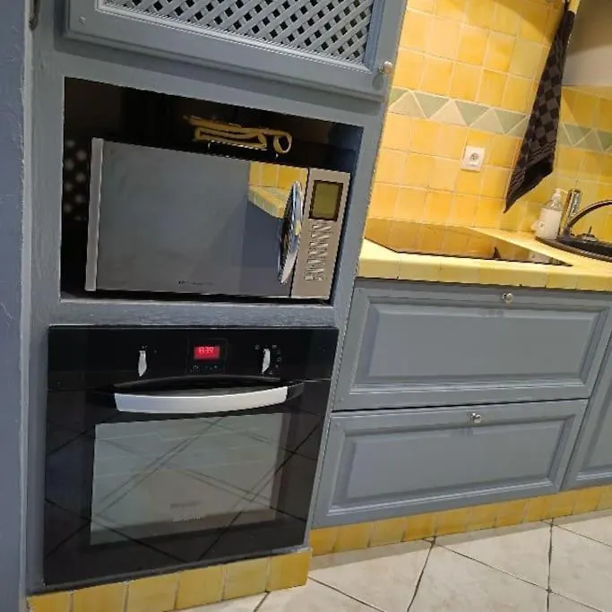 Apartment T3 Tout Equipe Avec Petit Balcon Marseille