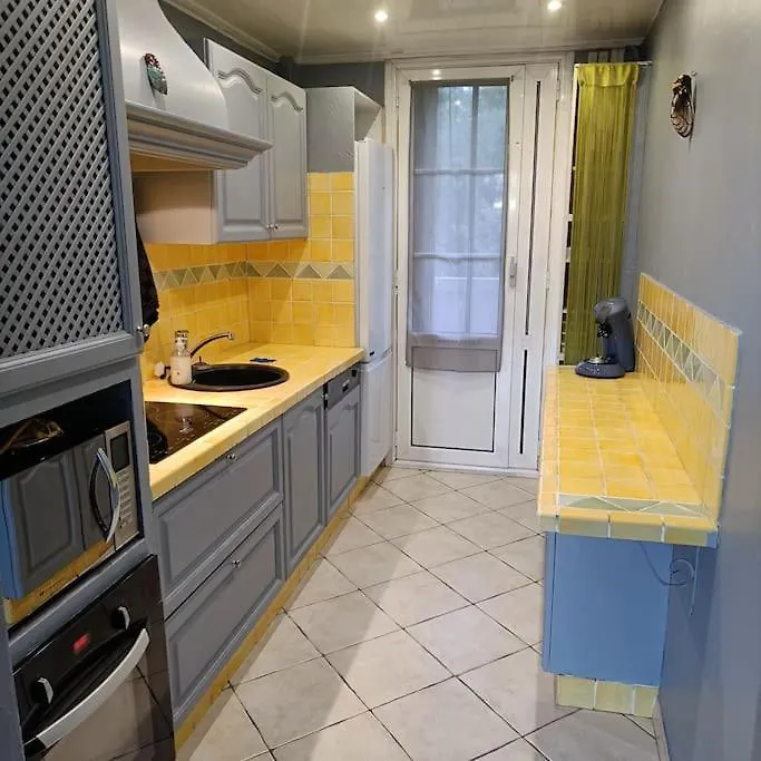 T3 Tout Equipe Avec Petit Balcon Marsylia Apartament
